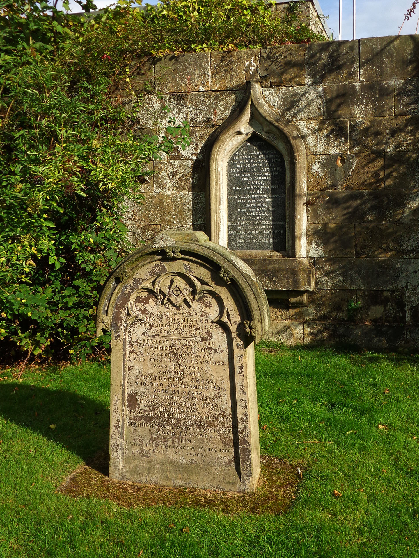 Tombes du cimetière d'Inverness Écosse Graves in cemetery of Inverness Scotland