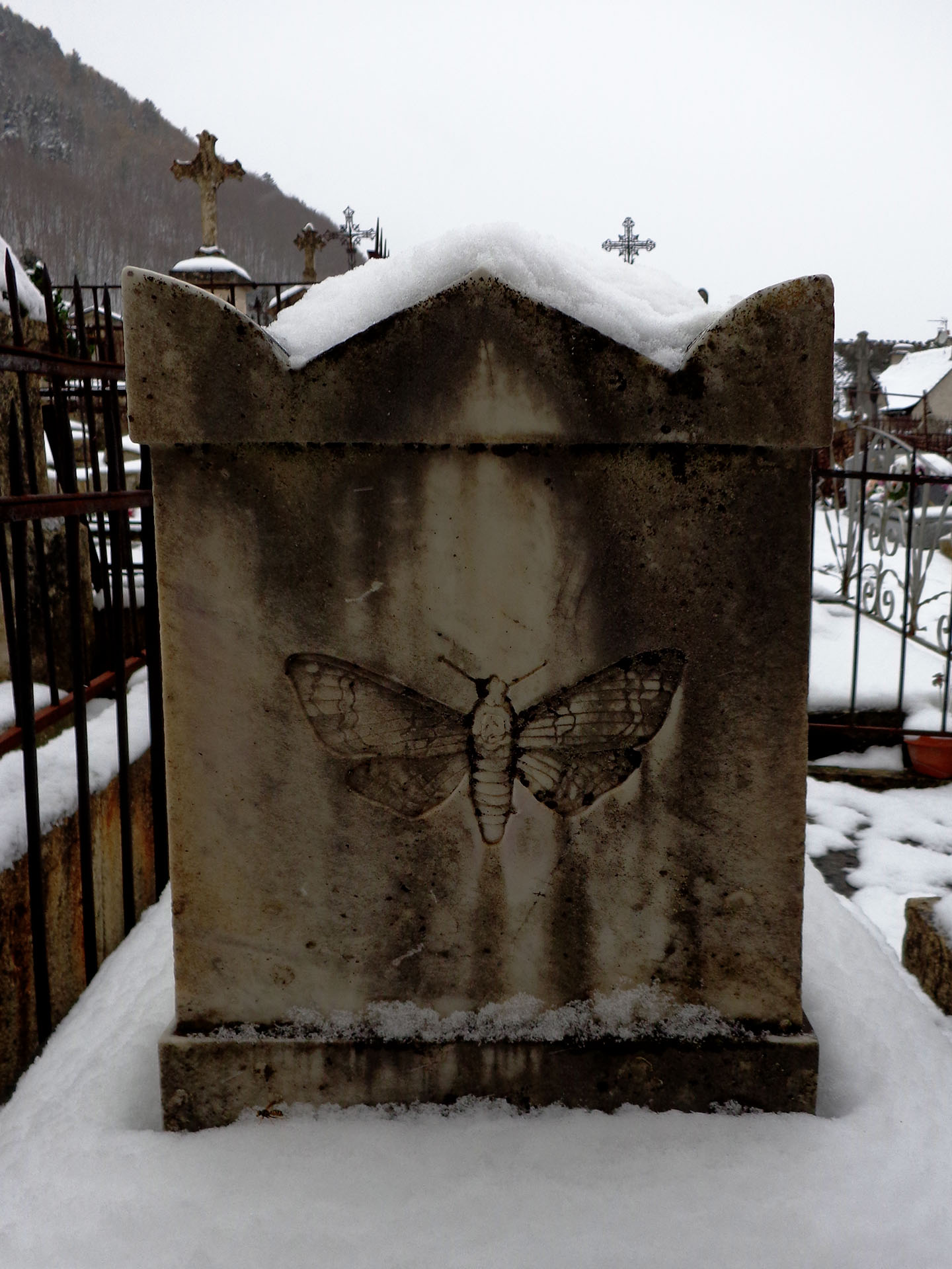 Tombes du cimetière St Gervais Mende France Graves in cemetery St Gervais in Mende France