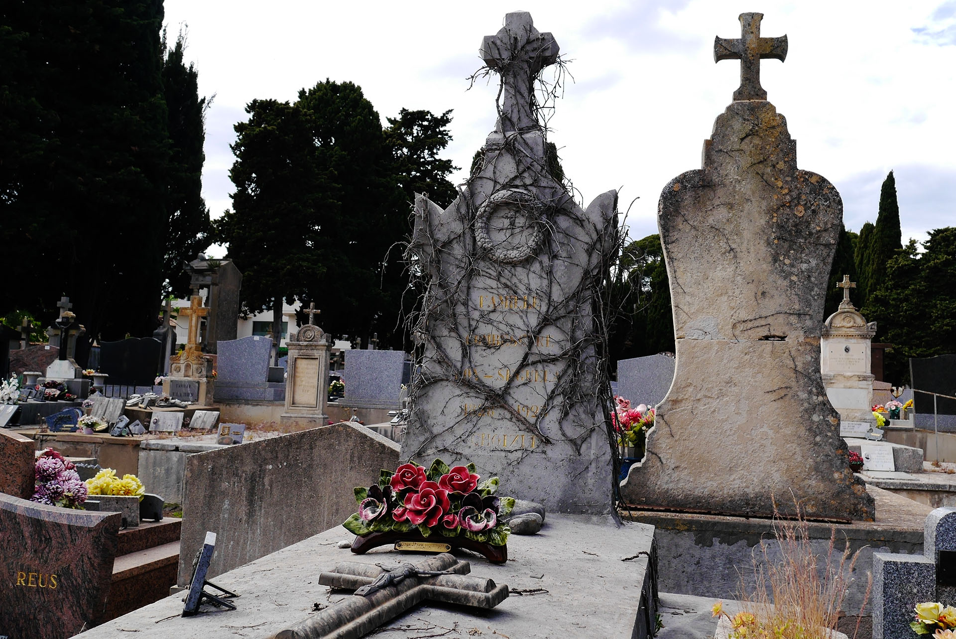 Tombes du cimetière de Pézenas France Graves in Pézenas cemetery France