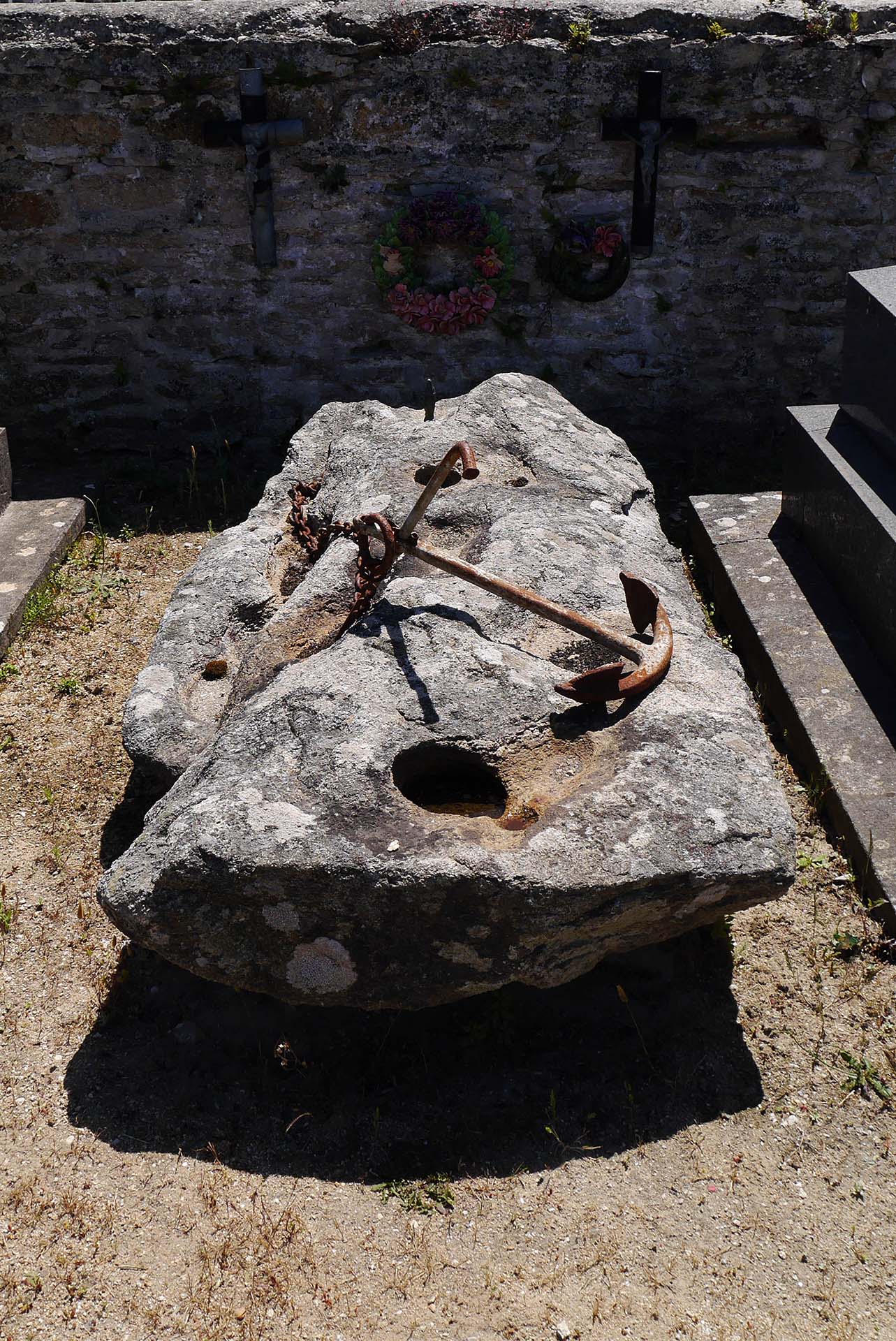 Tombes du cimetière de Quiberon France Graves in Quiberon cemetery France