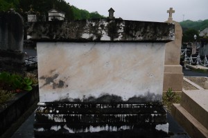 Tombes dans le cimetière de Souppes-sur-Loing France Graves in Souppes-sur-Loing cemetery France